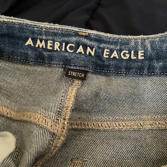 American Eagle Stretch Ripped Curvy Mom Jeans SHORT - Picture 3 of 7